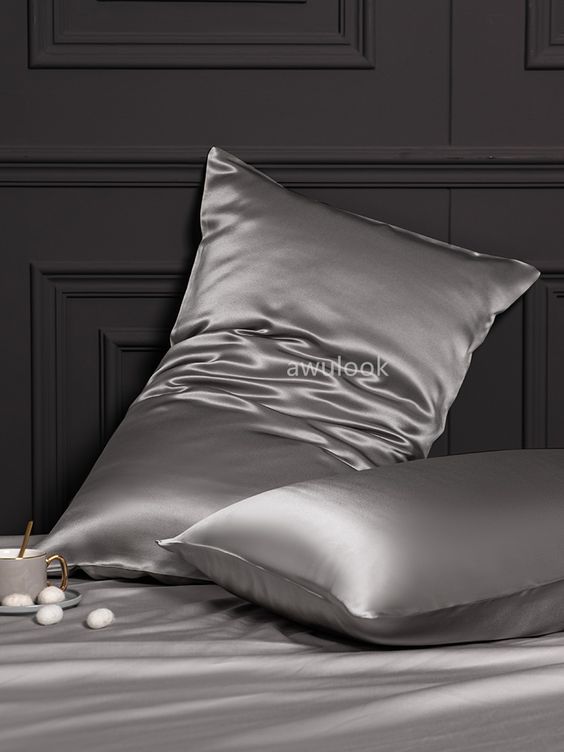 ELELGANT SILVER SILK PILLOWCASE - Hair Fam